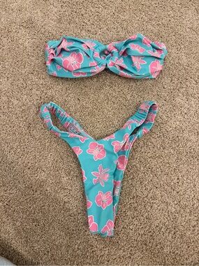 Floral strapless bikini